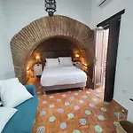 Casa De Arcos Parking Free En Inmediaciones